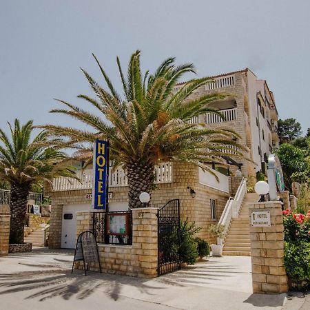 Hotel Vila Tina Arbanija المظهر الخارجي الصورة