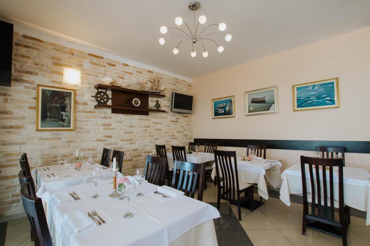 Hotel Vila Tina Arbanija المظهر الخارجي الصورة