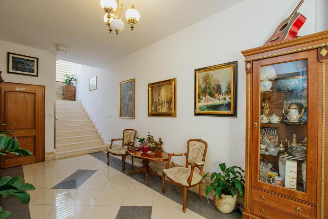 Hotel Vila Tina Arbanija المظهر الخارجي الصورة