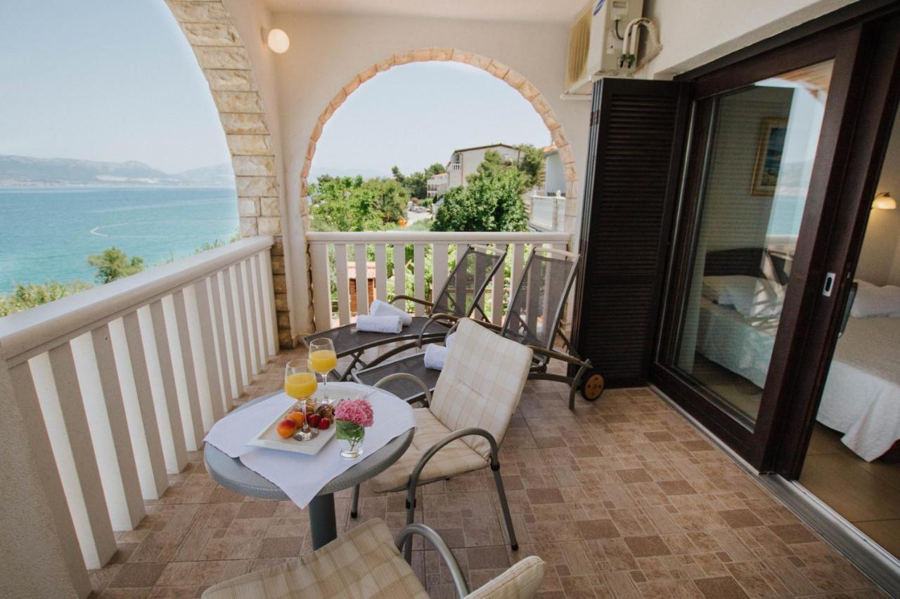 Hotel Vila Tina Arbanija المظهر الخارجي الصورة