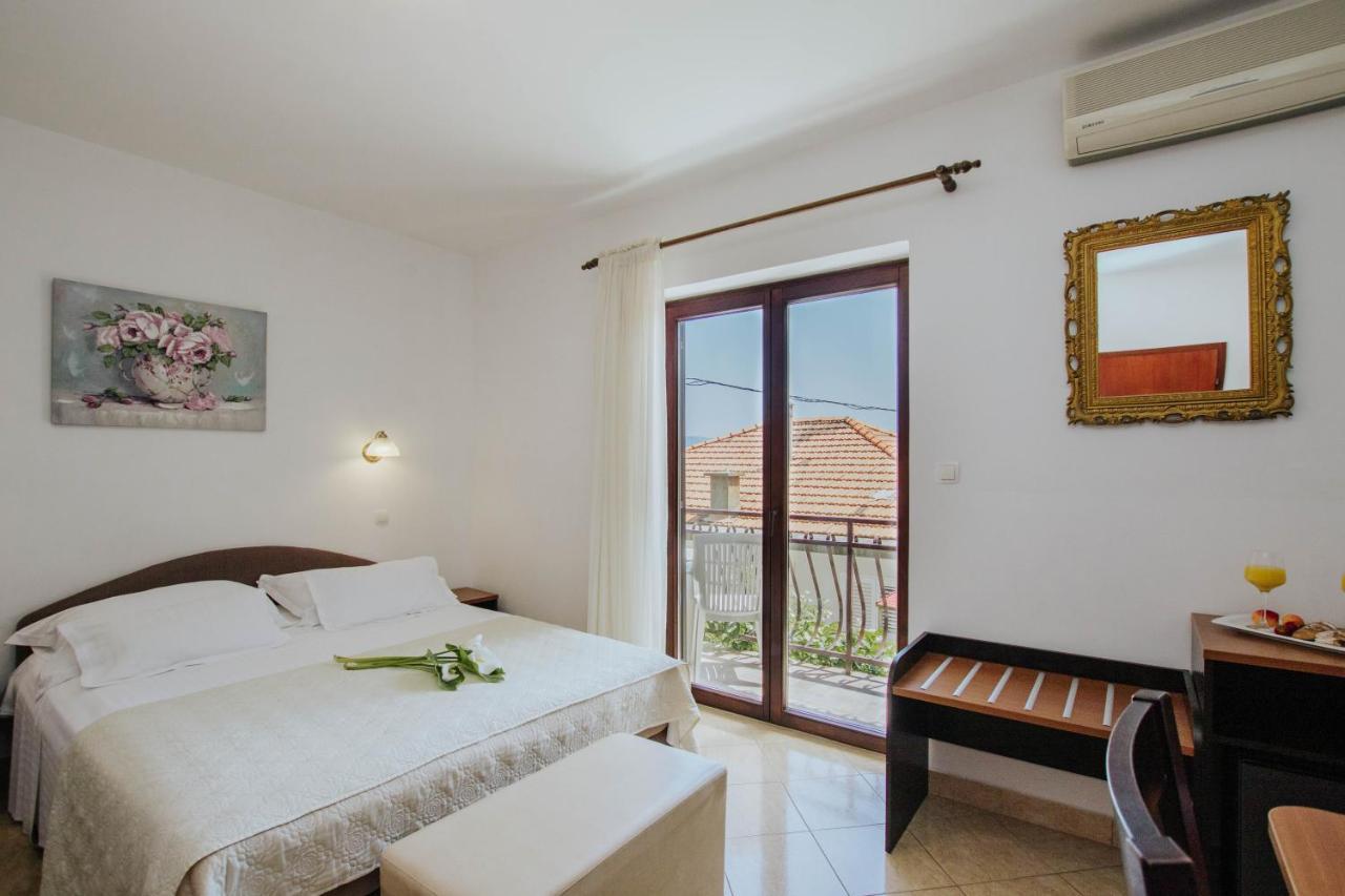 Hotel Vila Tina Arbanija المظهر الخارجي الصورة