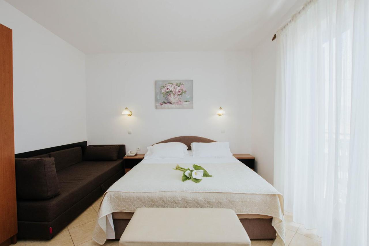 Hotel Vila Tina Arbanija المظهر الخارجي الصورة