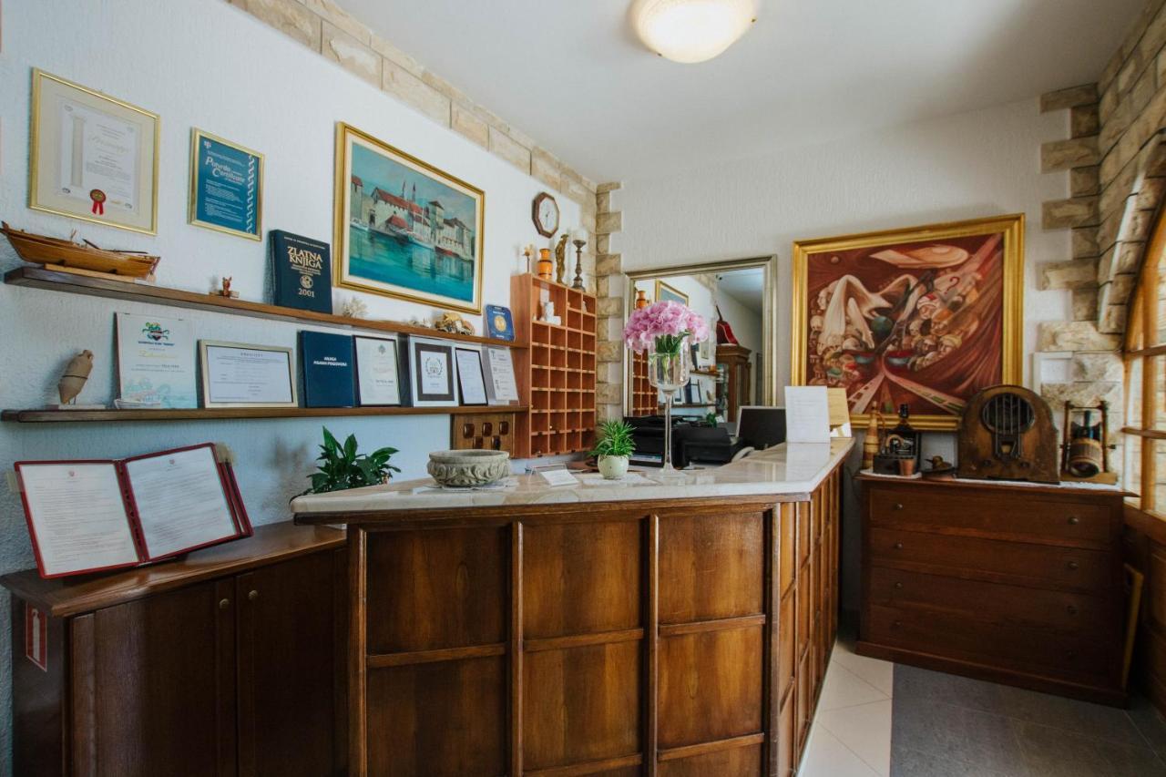Hotel Vila Tina Arbanija المظهر الخارجي الصورة