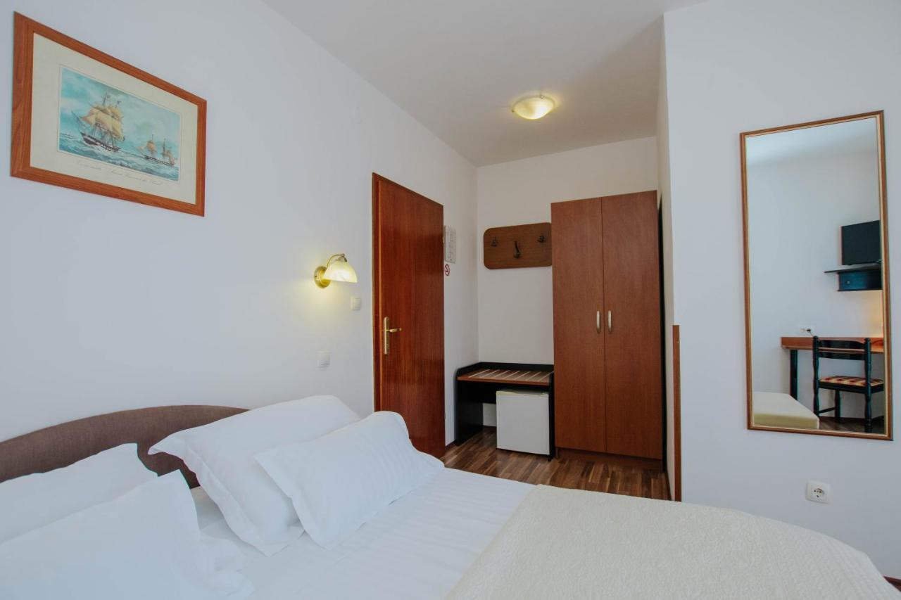 Hotel Vila Tina Arbanija المظهر الخارجي الصورة