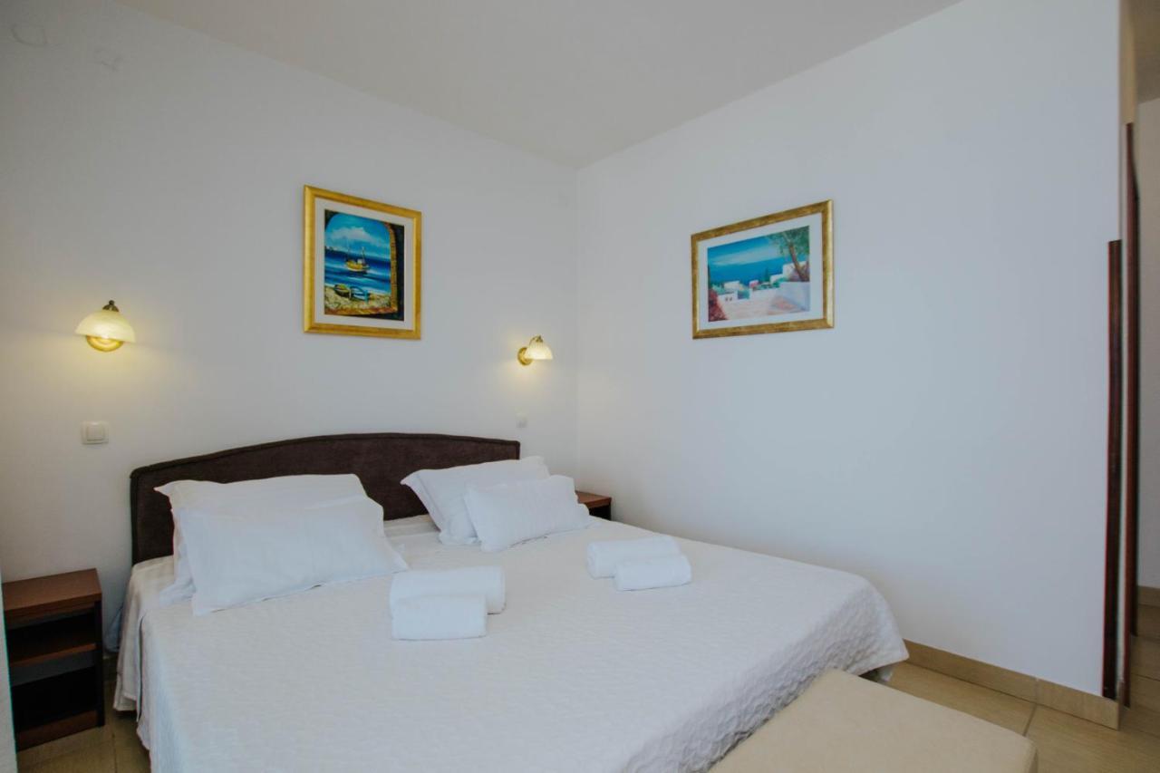 Hotel Vila Tina Arbanija المظهر الخارجي الصورة