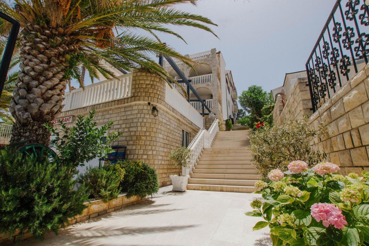 Hotel Vila Tina Arbanija المظهر الخارجي الصورة
