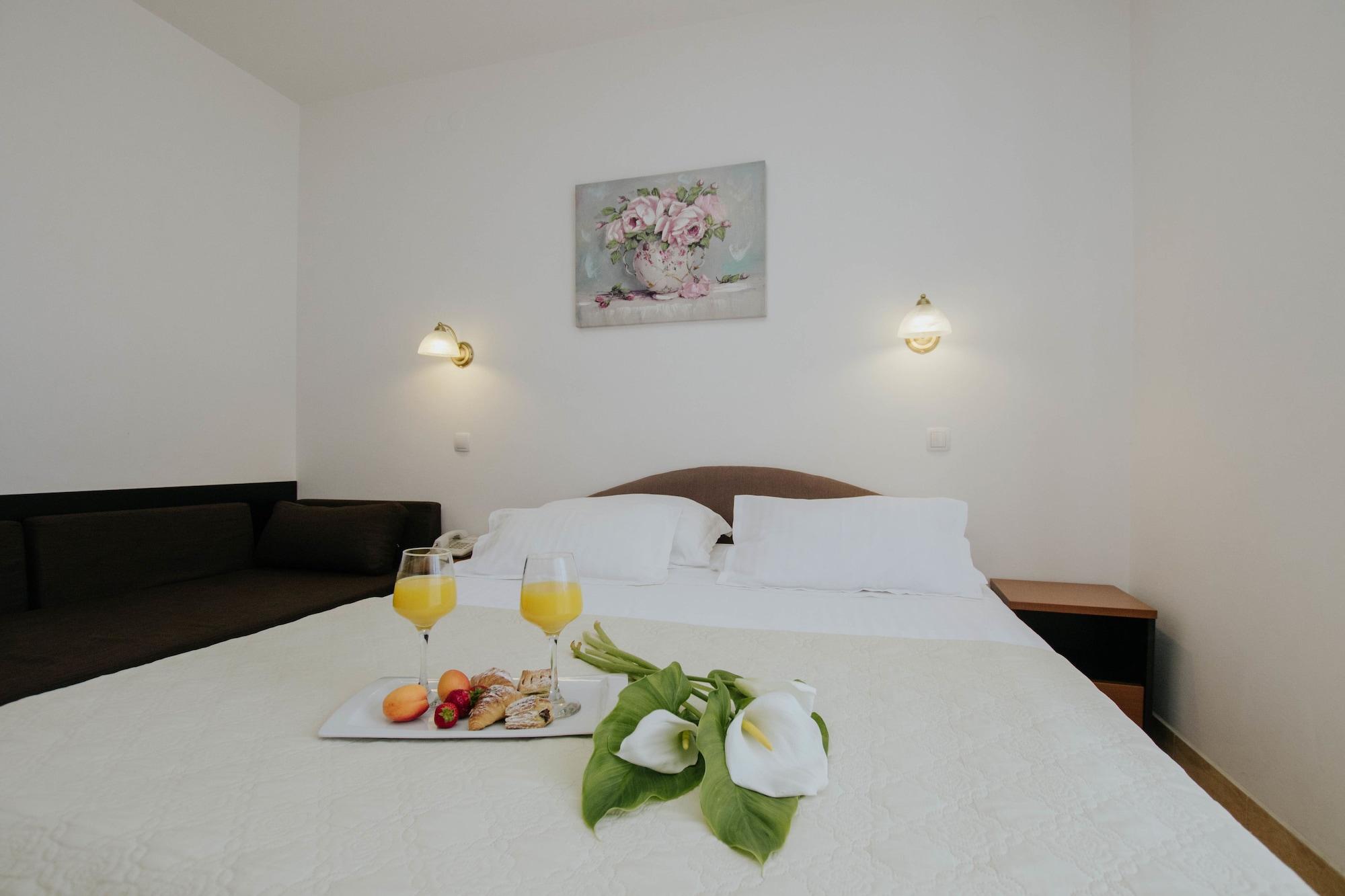 Hotel Vila Tina Arbanija المظهر الخارجي الصورة