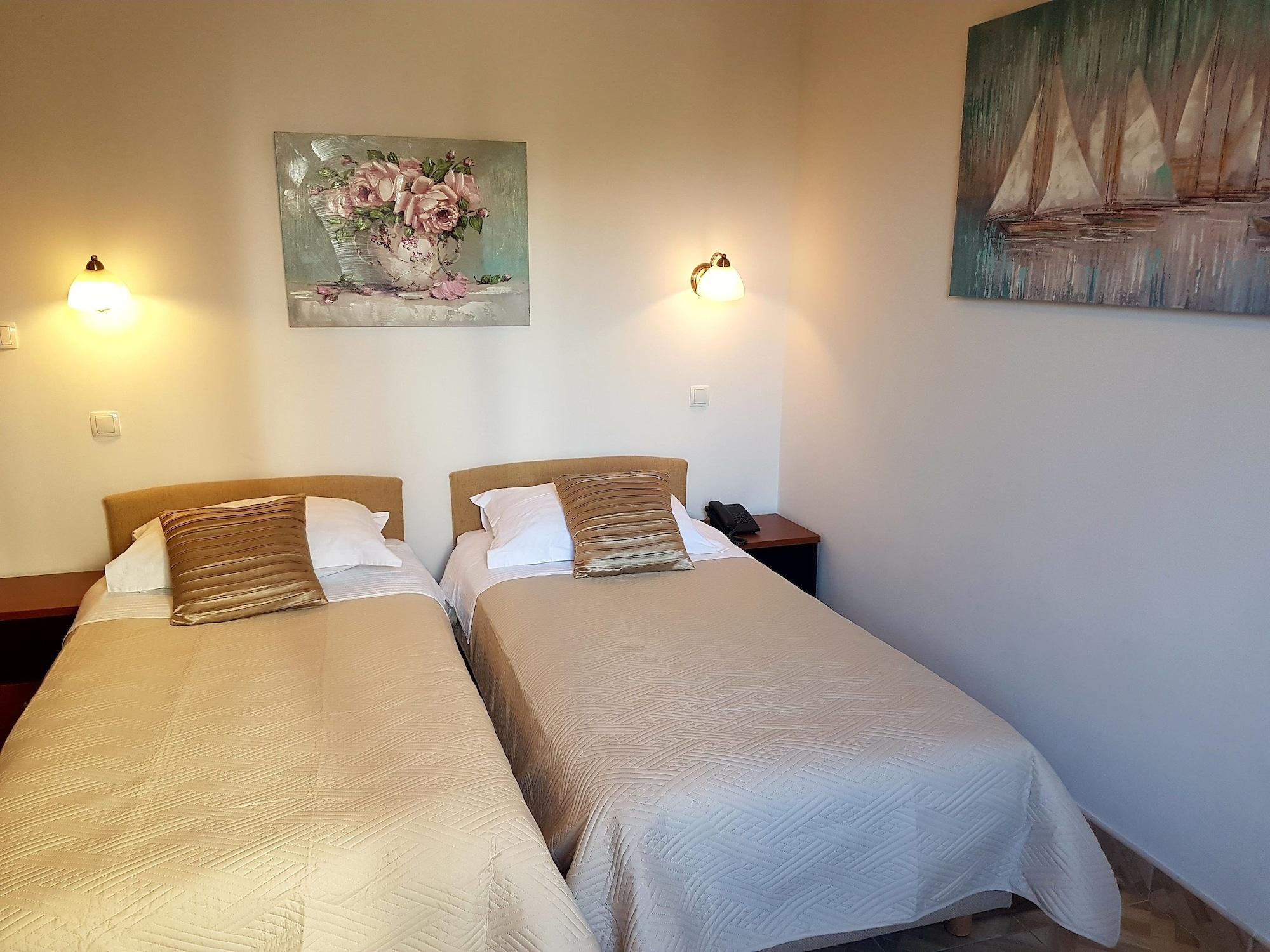 Hotel Vila Tina Arbanija المظهر الخارجي الصورة