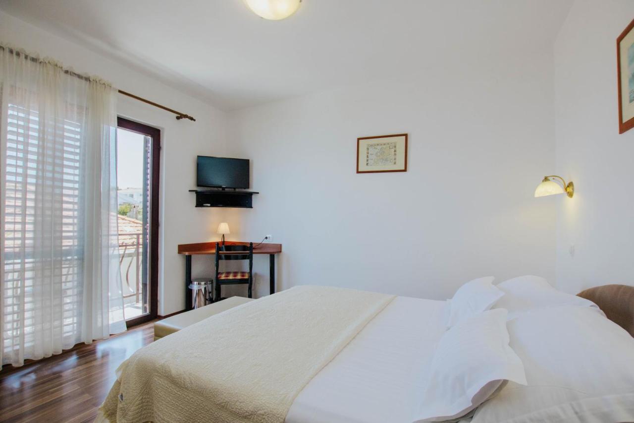Hotel Vila Tina Arbanija المظهر الخارجي الصورة