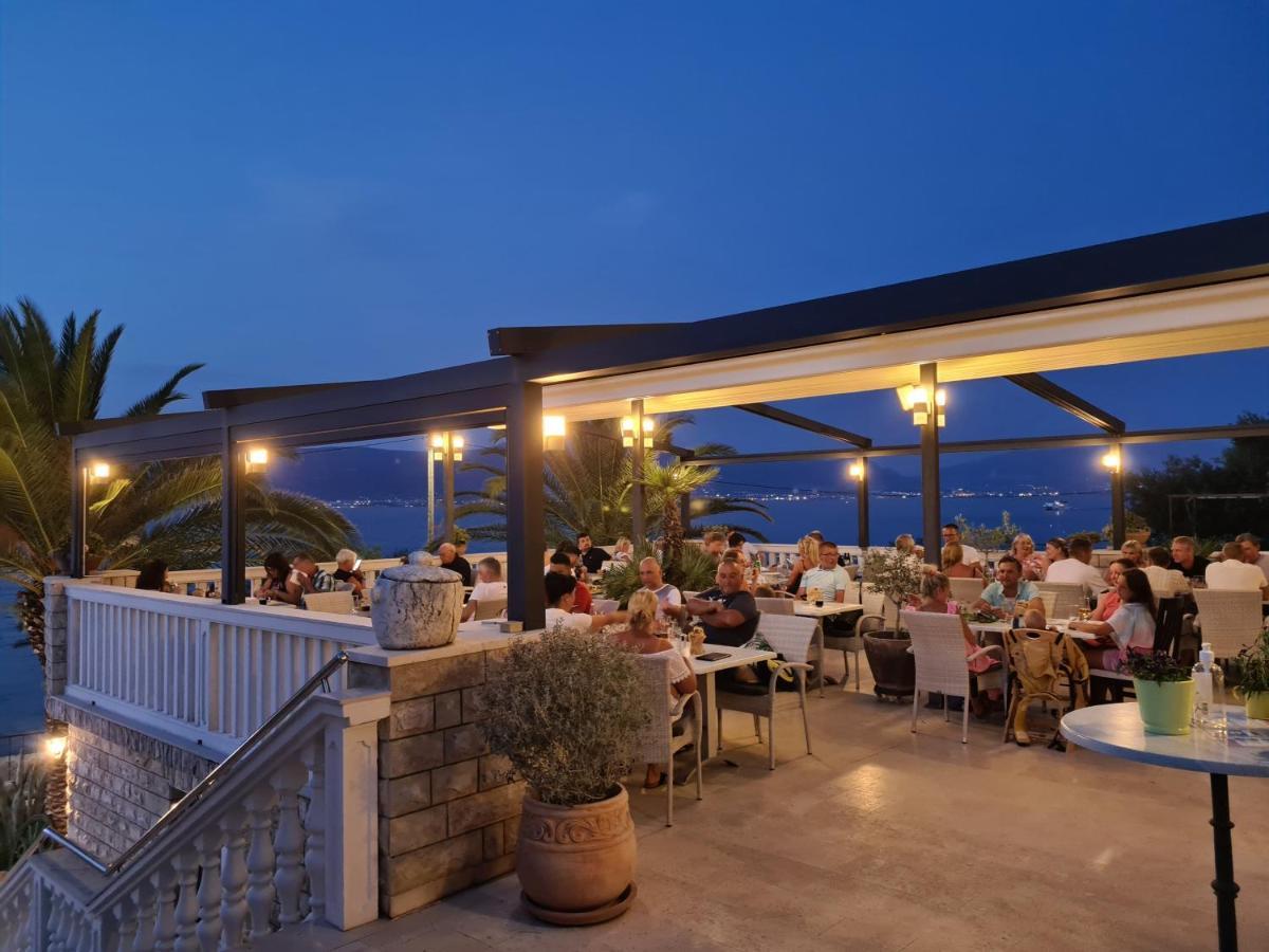 Hotel Vila Tina Arbanija المظهر الخارجي الصورة