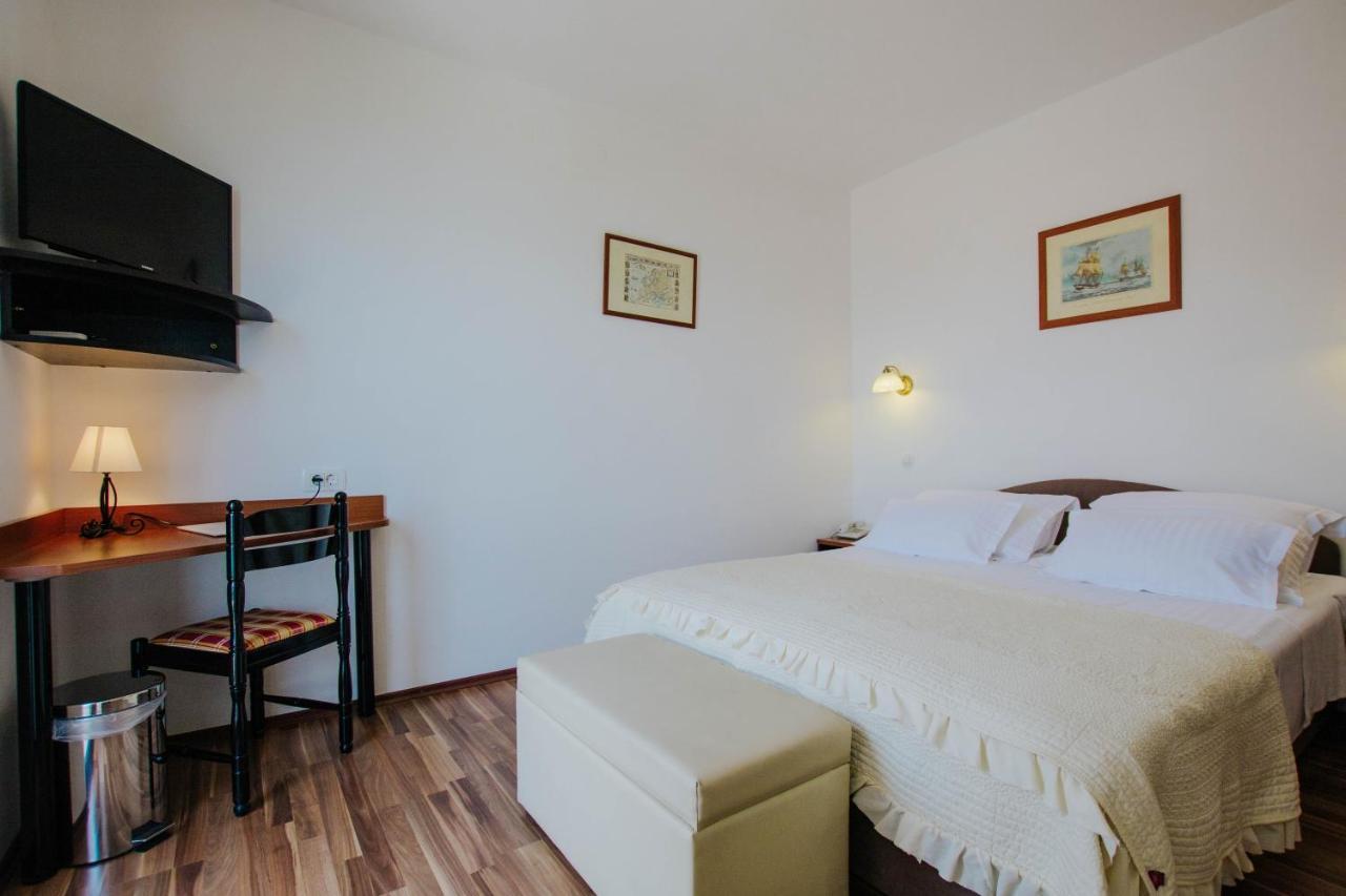 Hotel Vila Tina Arbanija المظهر الخارجي الصورة