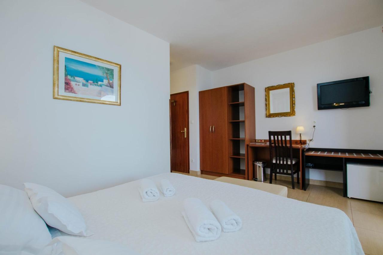 Hotel Vila Tina Arbanija المظهر الخارجي الصورة
