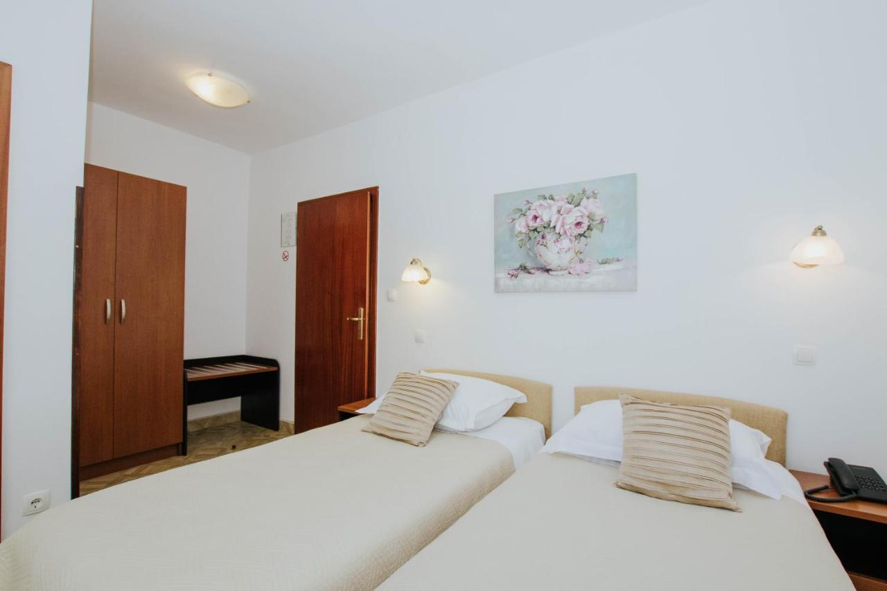 Hotel Vila Tina Arbanija المظهر الخارجي الصورة