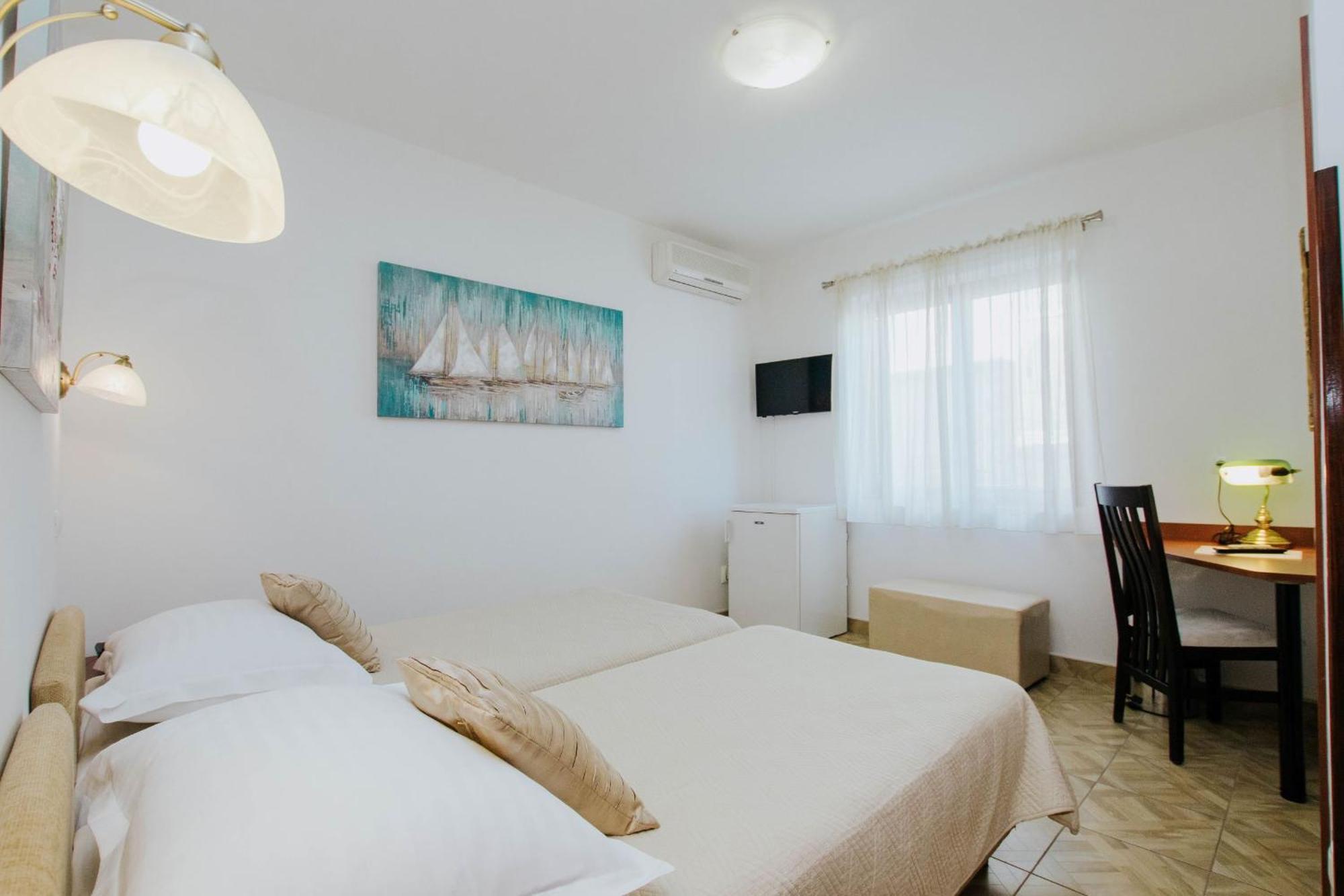 Hotel Vila Tina Arbanija المظهر الخارجي الصورة
