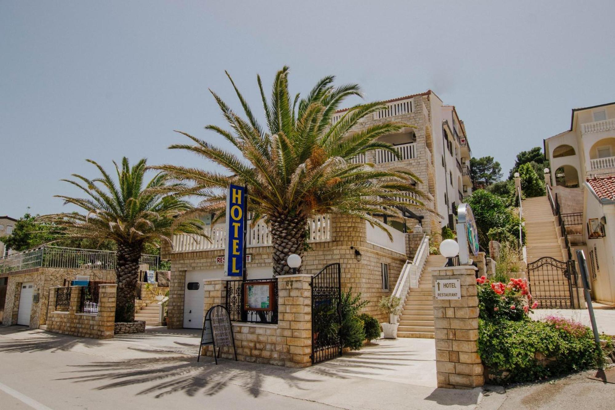 Hotel Vila Tina Arbanija المظهر الخارجي الصورة