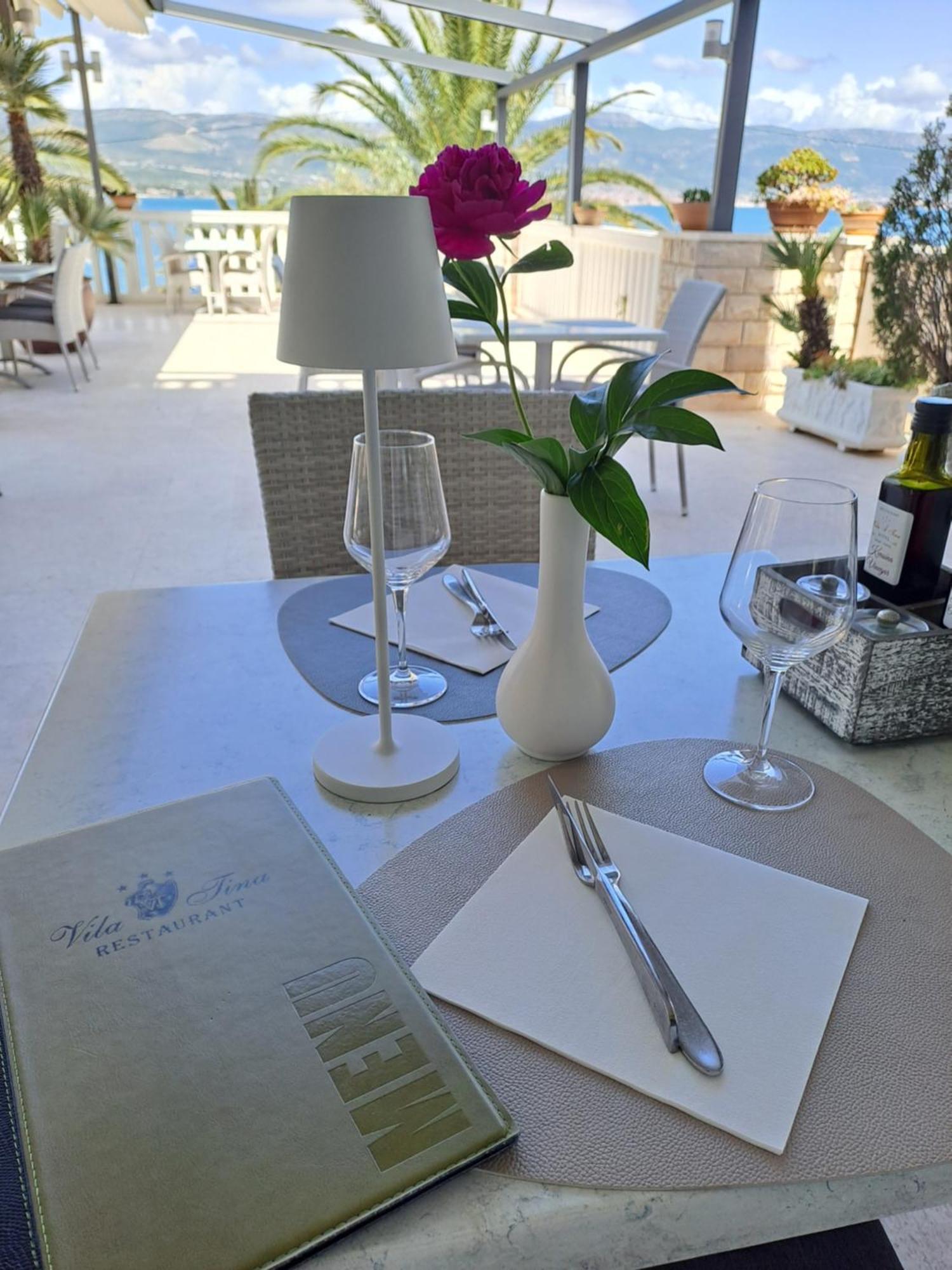 Hotel Vila Tina Arbanija المظهر الخارجي الصورة