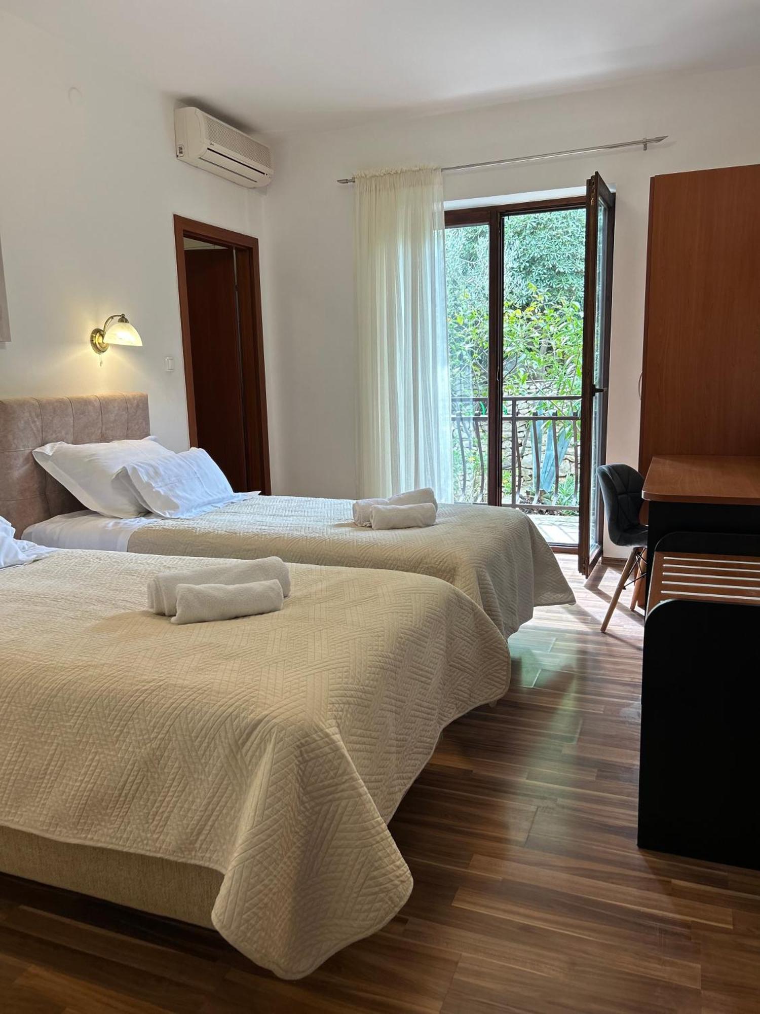 Hotel Vila Tina Arbanija المظهر الخارجي الصورة