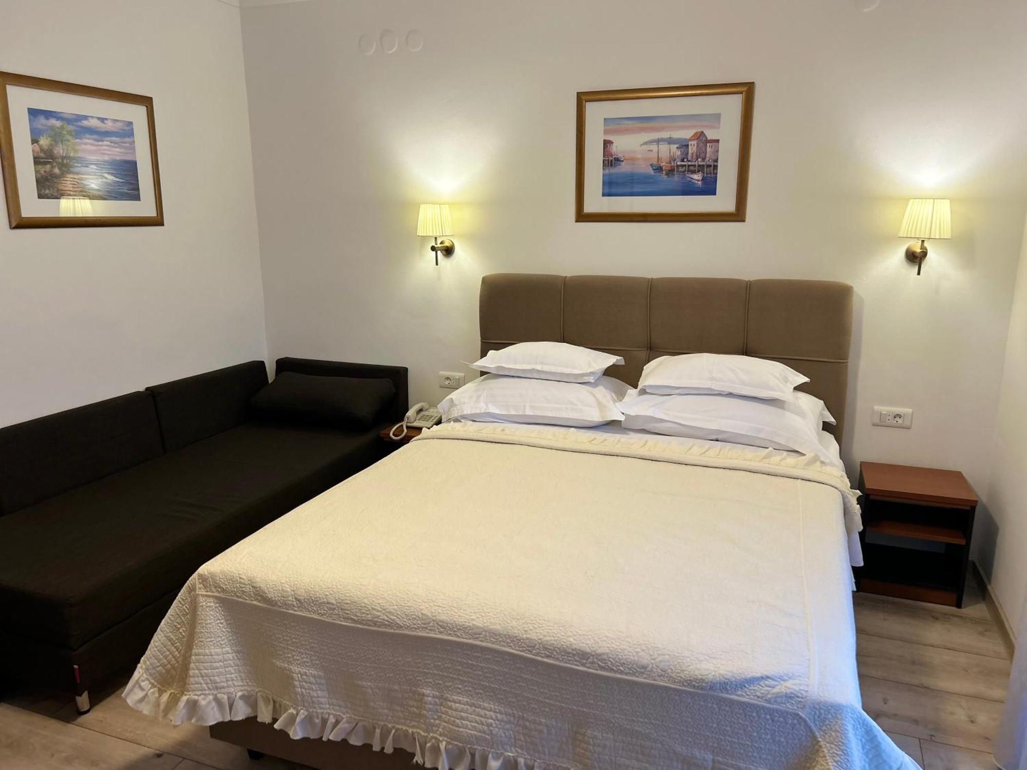 Hotel Vila Tina Arbanija المظهر الخارجي الصورة