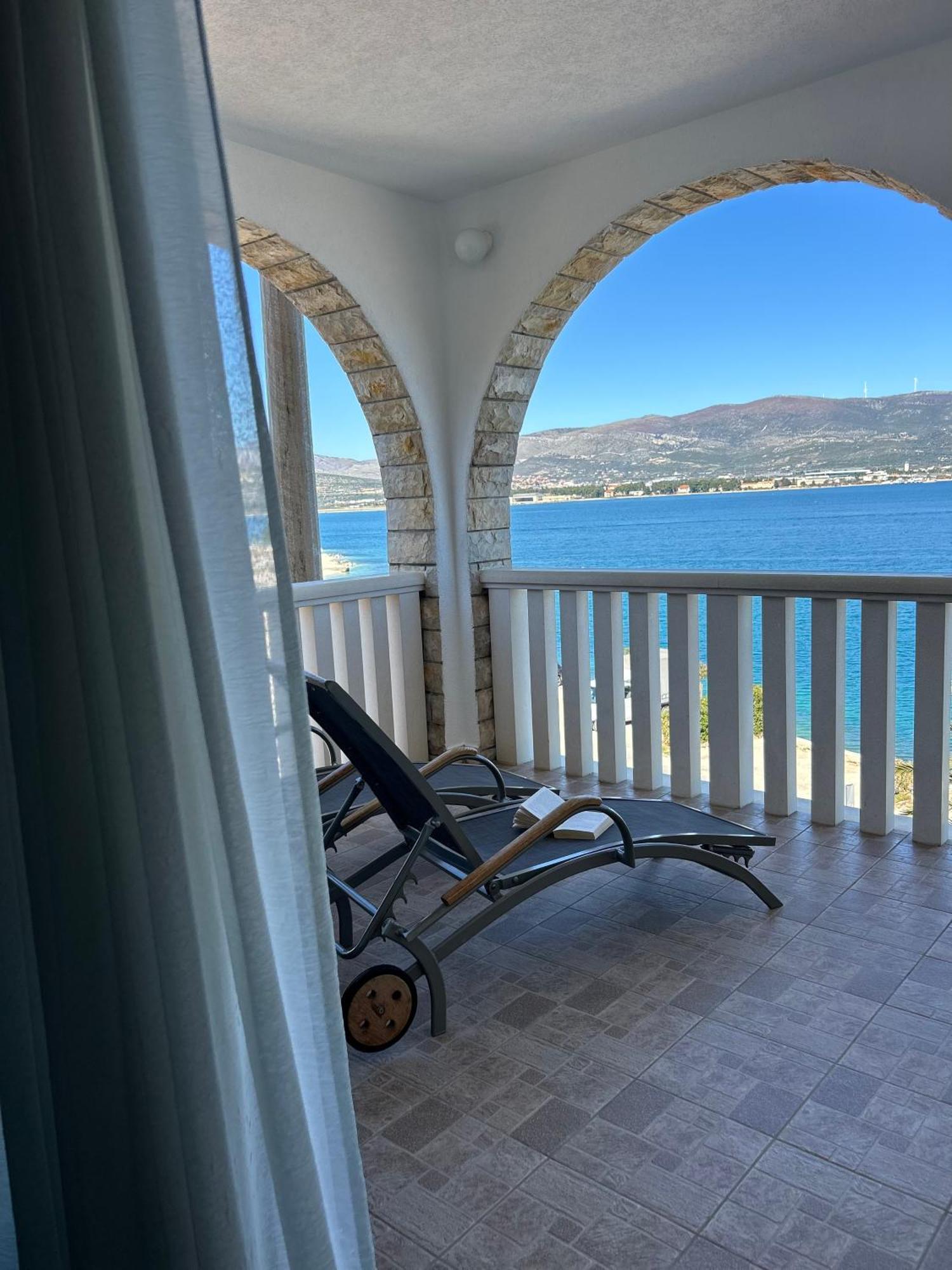 Hotel Vila Tina Arbanija المظهر الخارجي الصورة