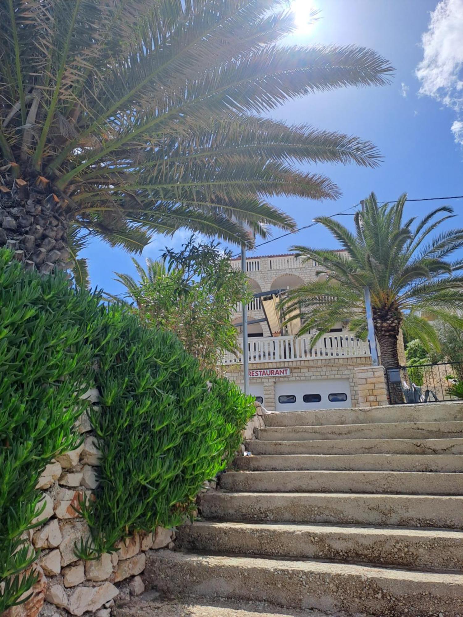 Hotel Vila Tina Arbanija المظهر الخارجي الصورة