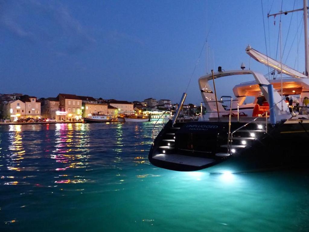 Hotel Vila Tina Arbanija المظهر الخارجي الصورة