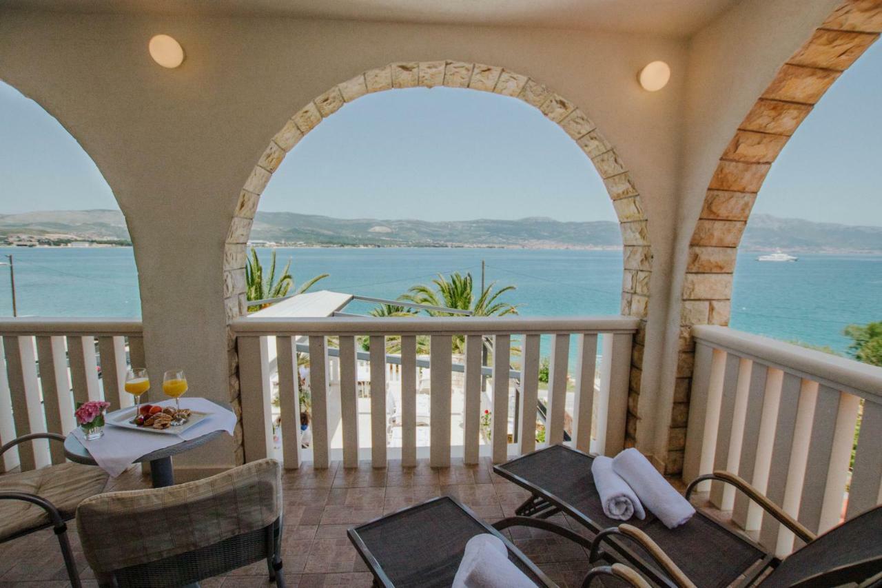 Hotel Vila Tina Arbanija المظهر الخارجي الصورة