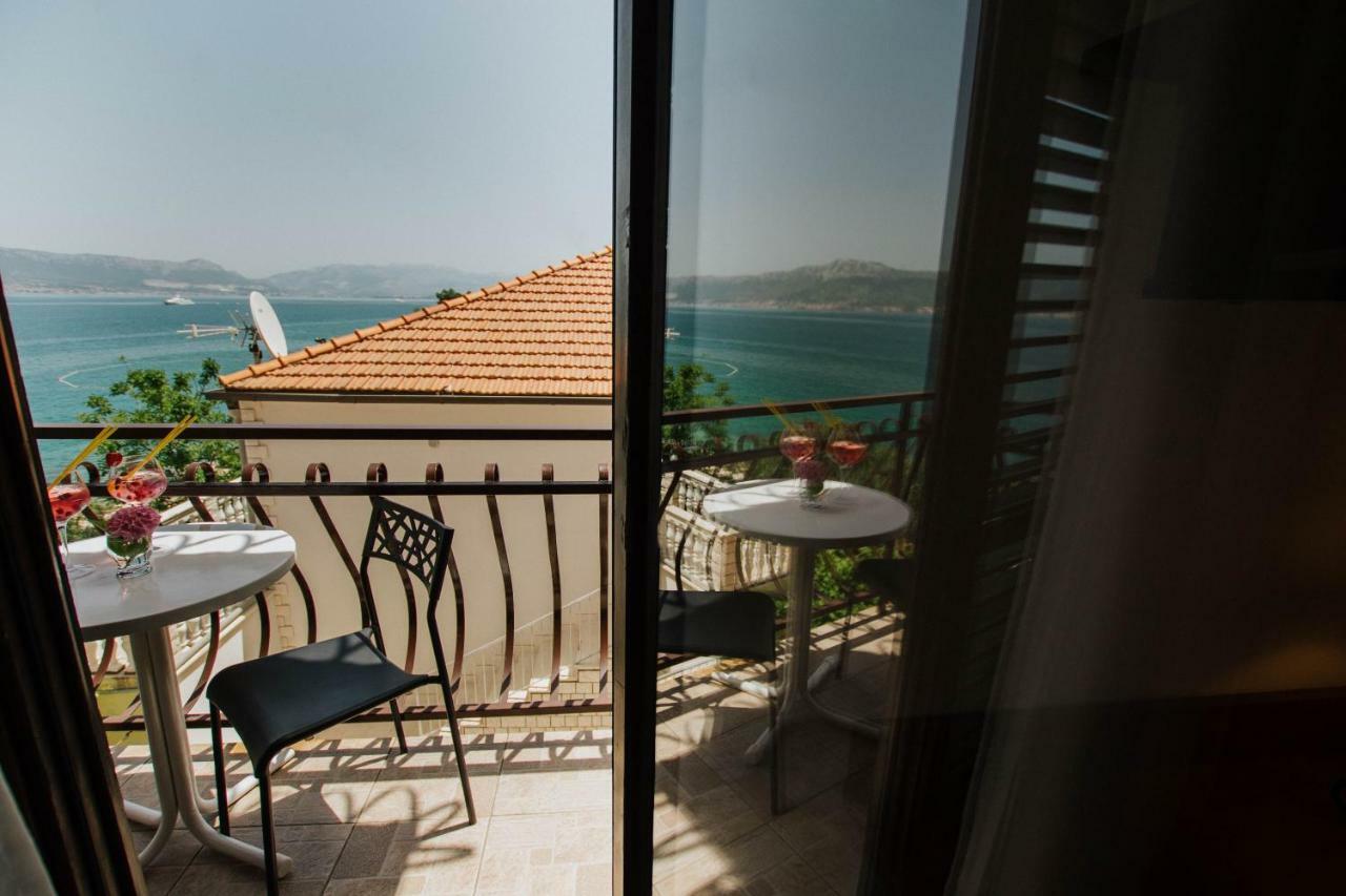 Hotel Vila Tina Arbanija المظهر الخارجي الصورة