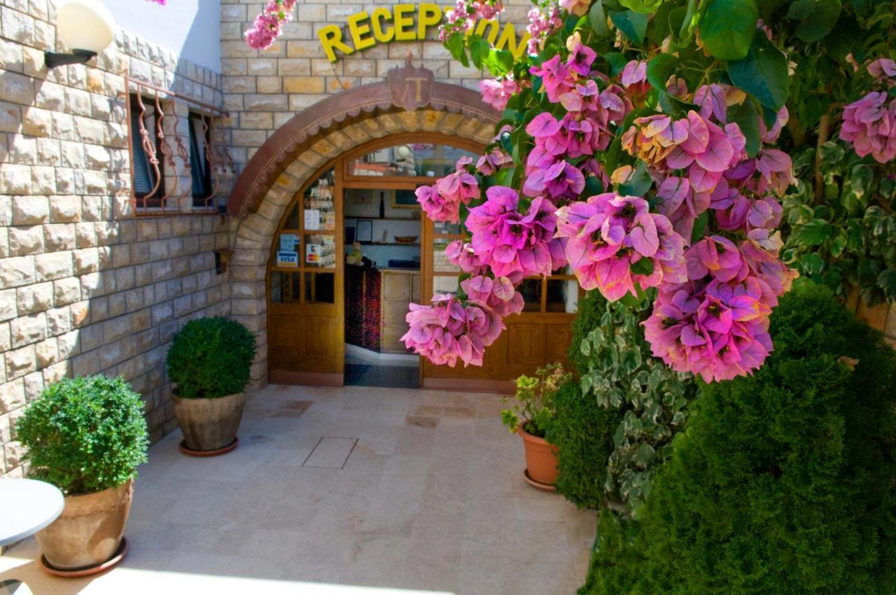 Hotel Vila Tina Arbanija المظهر الخارجي الصورة